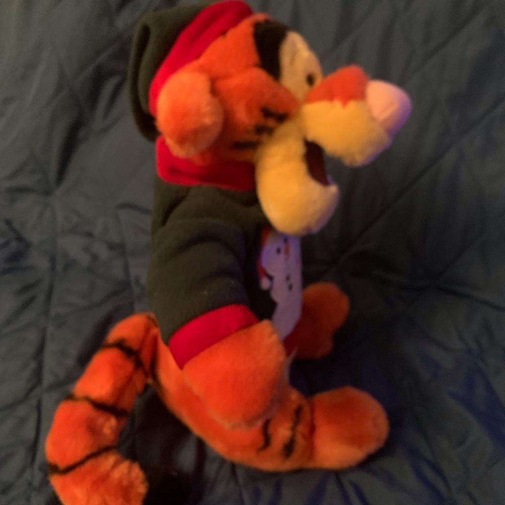 Disney Store VTG Tigger Christmas Plush snowman Sweater and Hat Stuffed Animal
